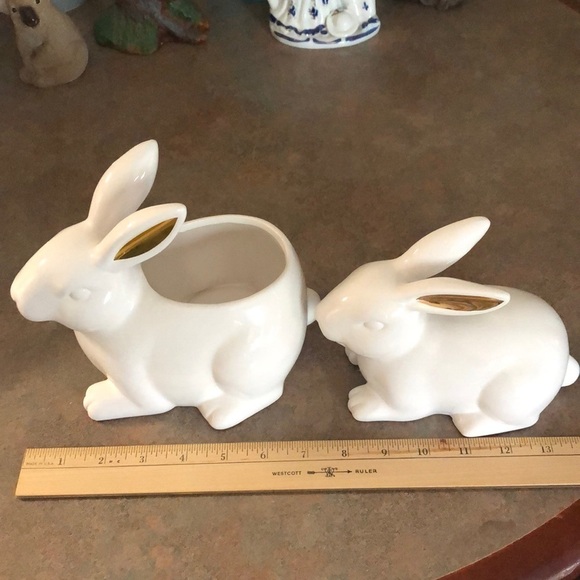 Pair of white bunnies on is candy dish - Picture 1 of 9
